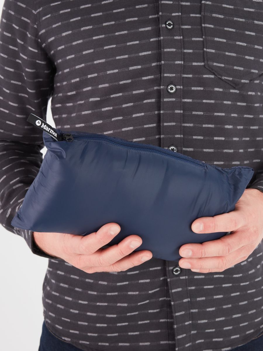 model holding outdoor pouch