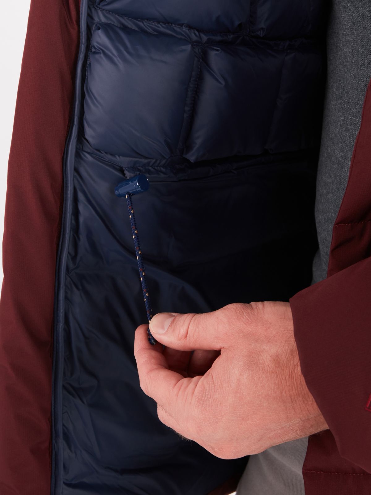 Model pulling drawstring in the interior of men's jacket